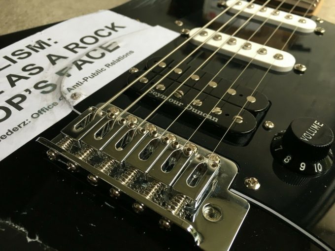 khristore angers france Kurt Cobain guitar Vandalism Strat SQUIER Heavy Relic ROAD WORN replica