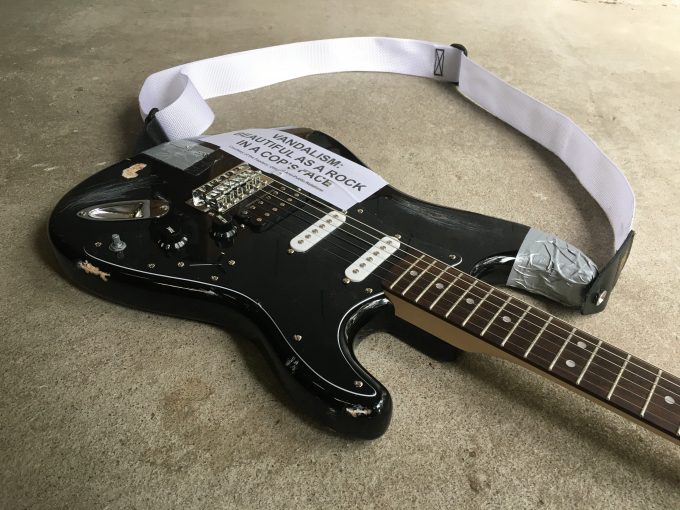 Kurt Cobain Vandalism Strat Guitar Nirvana Live at the Paramount Fender Stratocaster Heavy Relic Road Worn Seymour Duncan TB-4 khristore angers luthier