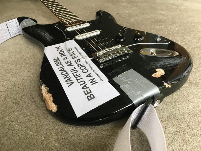 Kurt Cobain Vandalism Strat Guitar Nirvana Live at the Paramount Fender Stratocaster Heavy Relic Road Worn Seymour Duncan TB-4 khristore angers luthier