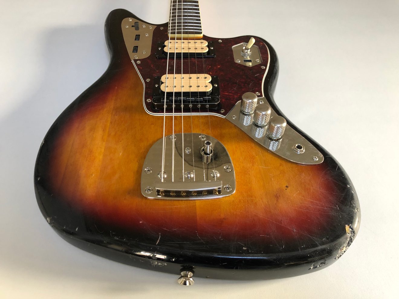 9.3/ Kurt Cobain Jaguar Road Worn edition NIRVANA guitar Heavy Relic