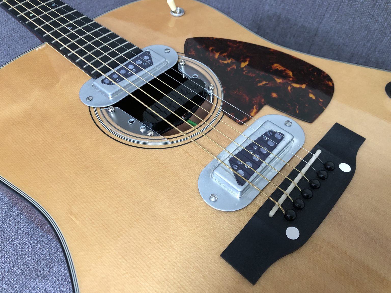 2/ Kurt Cobain D18e MTV Unplugged Guitar (w/ GigBag) khristore