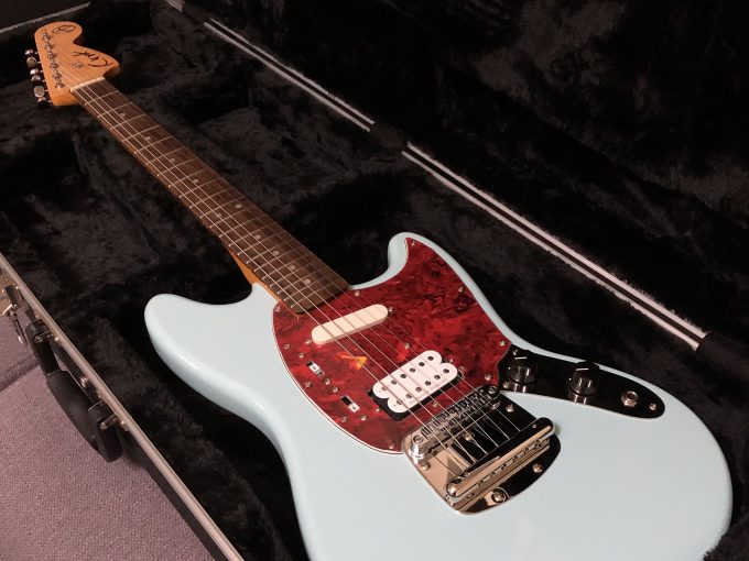 Kurt-Cobain-SkyStang-khristore-guitar-replica-pickfordguards-case-edition1