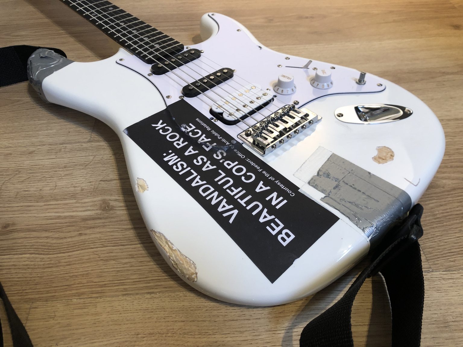1.6/ The Negative Creep Strat Kurt Cobain Vandalism Strat