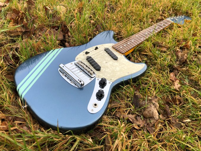 Fender-Mustang-69-Competition-lpb-lake-pacid-blue-2010-reissue-kurt-cobain-nirvana-guitar-khristore 1