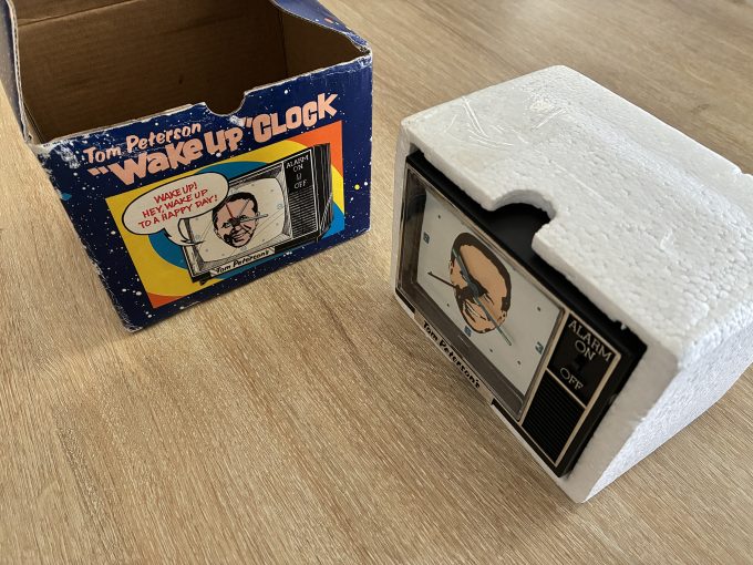 Tom Peterson clock Wake Up to a happy day Kurt Cobain watch khristore 4