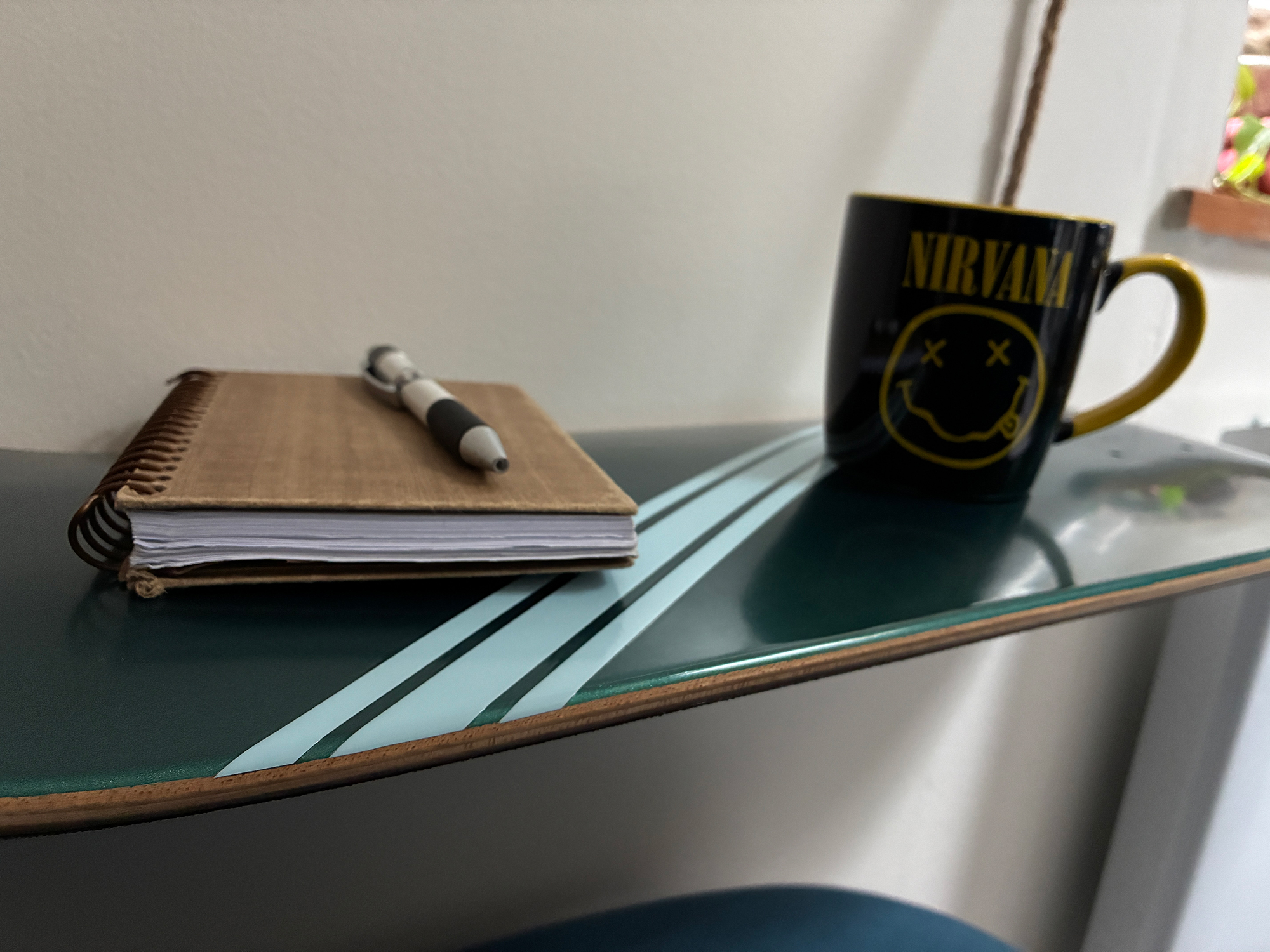 Khristore-69-CompSkate-Fender-Mustang-1969-Competition-stripes-Kurt-Cobain-Nirvana-Guitar-SKate-deck-desk-2