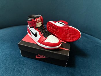 Limited Edition Air Jordan 1 Chicago 1985 1:4 scale box khristore