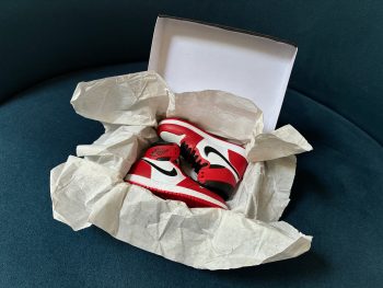 Limited Edition Air Jordan 1 Chicago 1985 1:4 scale box khristore 2