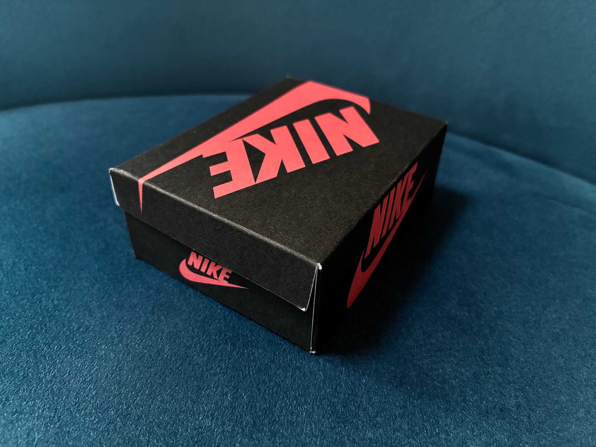 Limited Edition Air Jordan 1 Chicago 1985 1:4 scale box khristore 5