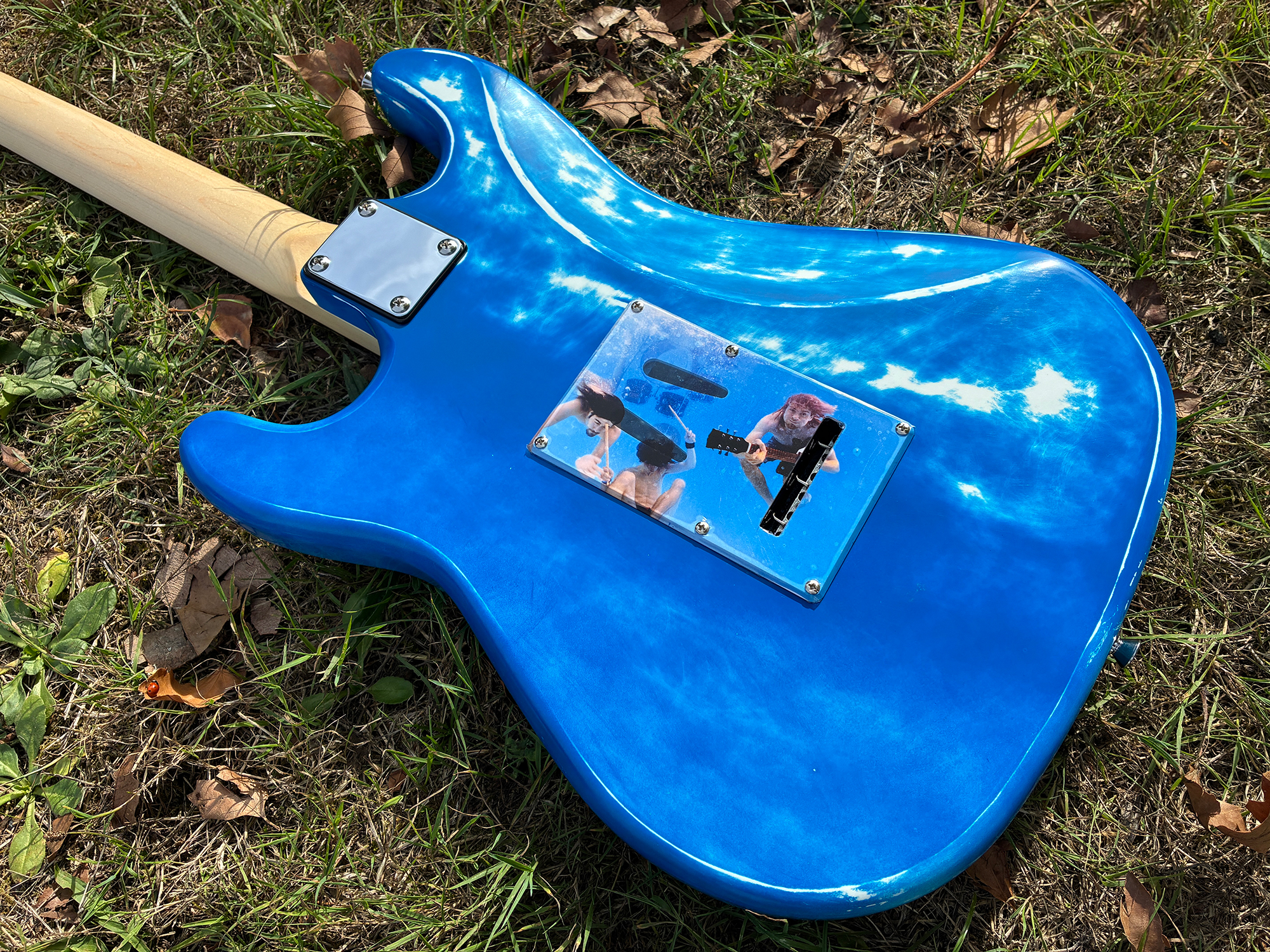 Khristore-Nevermind-Strat-35th-Anniversary-Kurt-Cobain-Nirvana-guitar-10