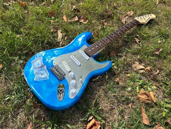 Khristore-Nevermind-Strat-35th-Anniversary-Kurt-Cobain-Nirvana-guitar-2