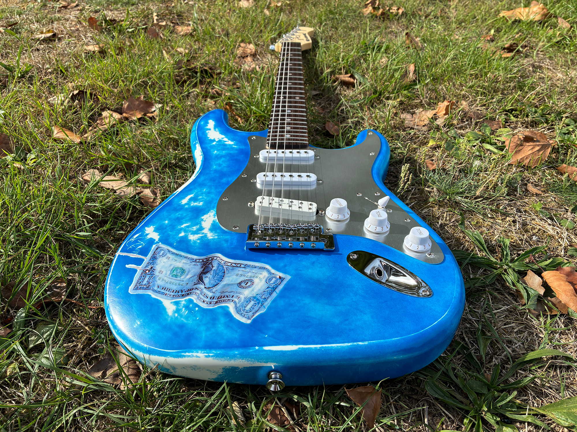 Khristore-Nevermind-Strat-35th-Anniversary-Kurt-Cobain-Nirvana-guitar-4
