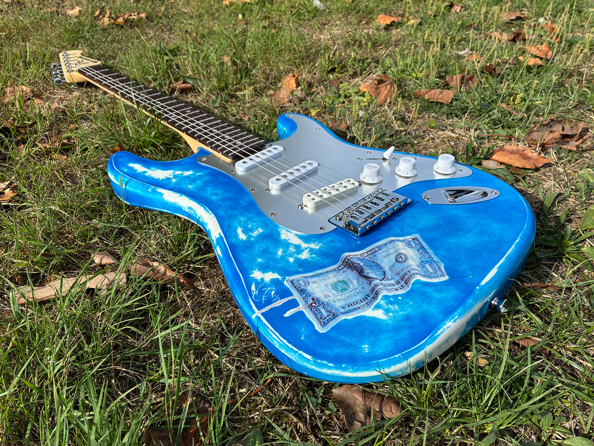 Khristore-Nevermind-Strat-35th-Anniversary-Kurt-Cobain-Nirvana-guitar-5