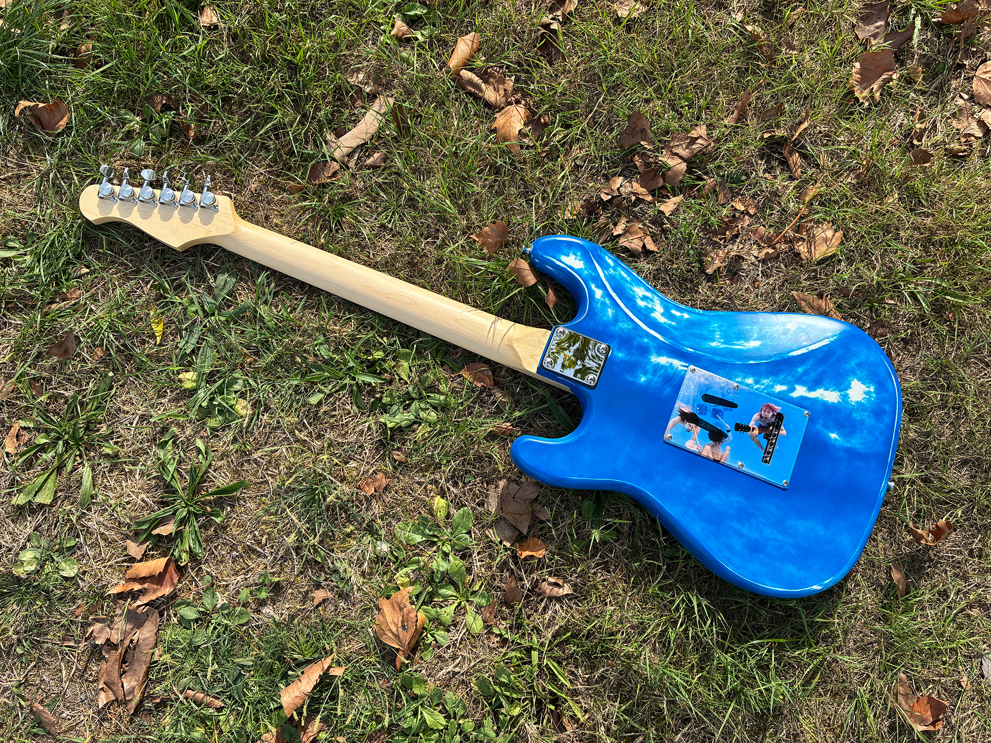 Khristore-Nevermind-Strat-35th-Anniversary-Kurt-Cobain-Nirvana-guitar-9